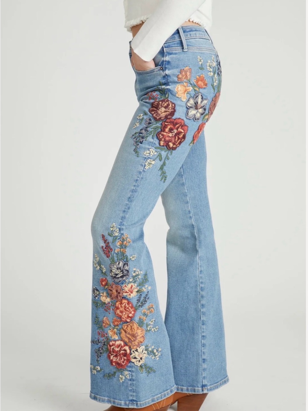 Brand new with tags Farrah embroidered flare jean size 26